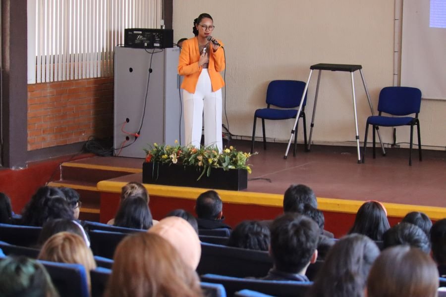 Sebiso Impartió Conferencia a Juventudes del CECYTEH Pachuca