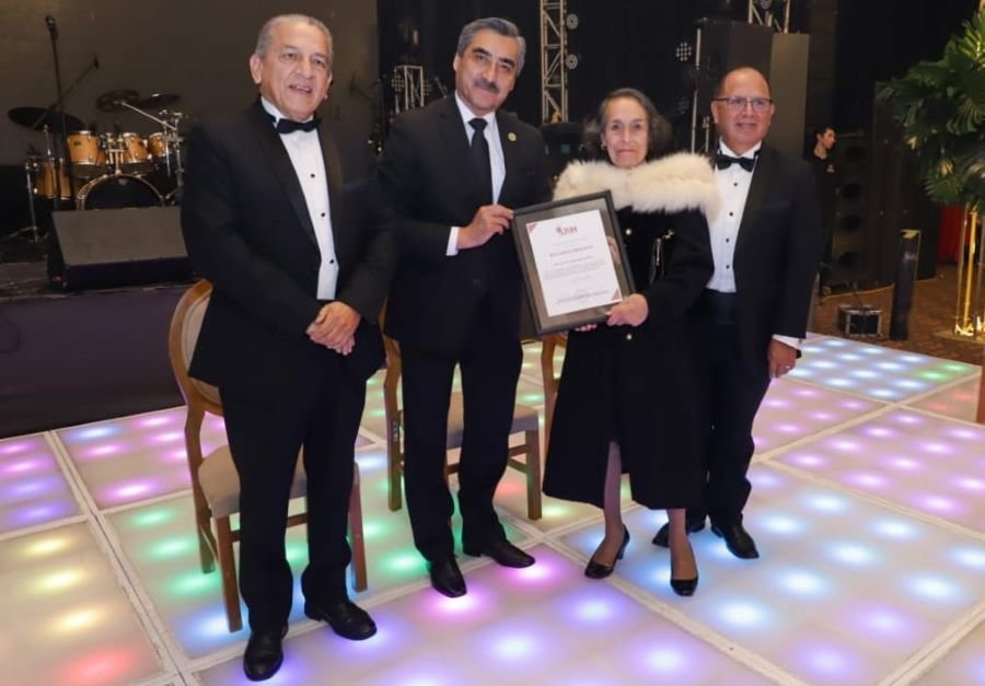 Cápsula del Tiempo y Actividades Especiales Marcaron el 80 Aniversario de la Licenciatura en Médico Cirujano en la UAEH