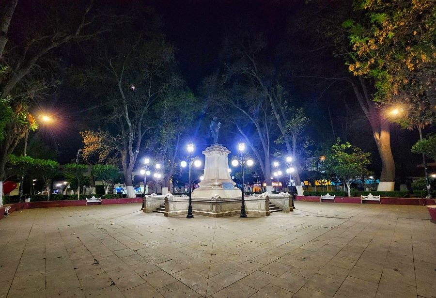 Se colocaron nuevas lamparás y se reemplazaron aquellas inactivas en el Jardín La Floresta