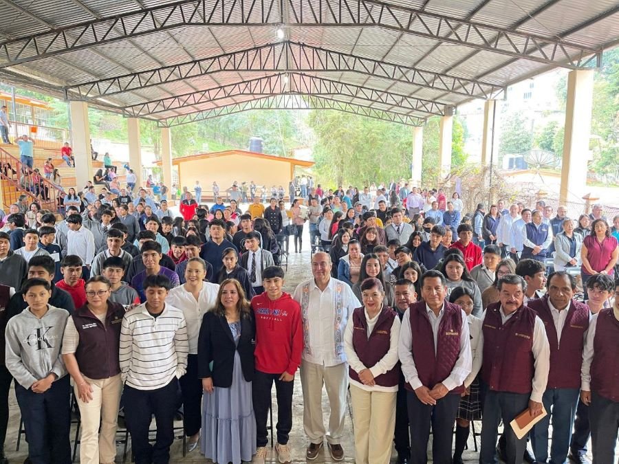 Gobierno del Estado Entregó Equipamiento a Escuela de Chapulhuacán