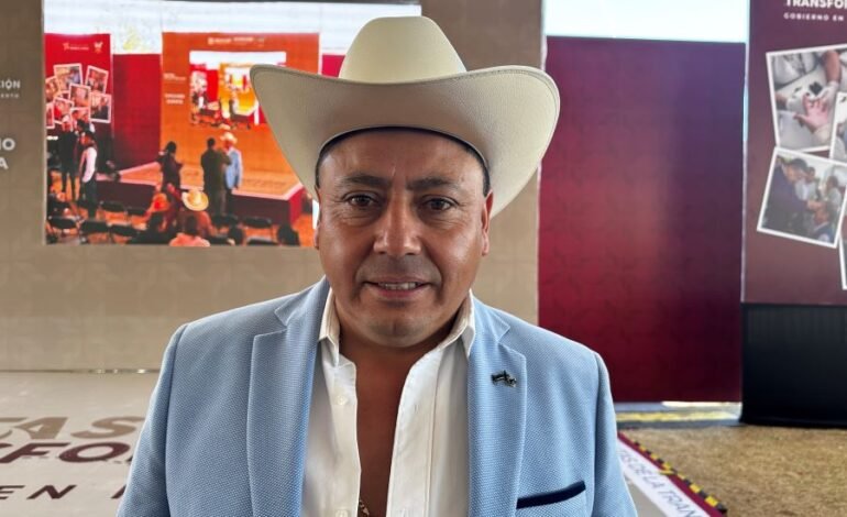 Impulsa Julio Menchaca a Emprendedores, Así Como el Crecimiento de Sus Proyectos