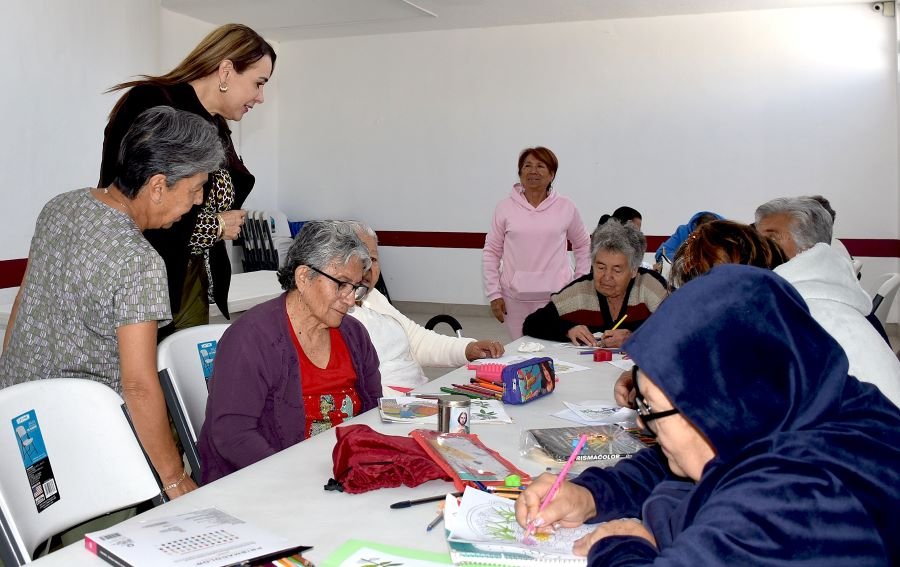Personas Adultas Mejoran Su Salud Coloreando Mandalas, Que Conecta la Creatividad con el Bienestar Emocional, es Relajante y Terapéutico