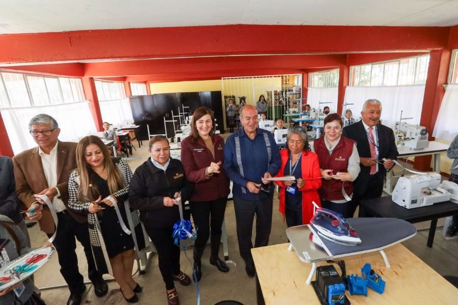 Secundarias del Valle del Mezquital Recibieron Equipamiento Por Más de 3 Millones de Pesos