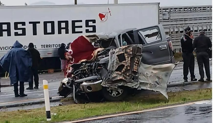 Choca Tracto Camión Contra una Camioneta en la México-Tuxpan a la Altura de Singuilucan, deja un Saldo de 2 Muertos y dos heridos