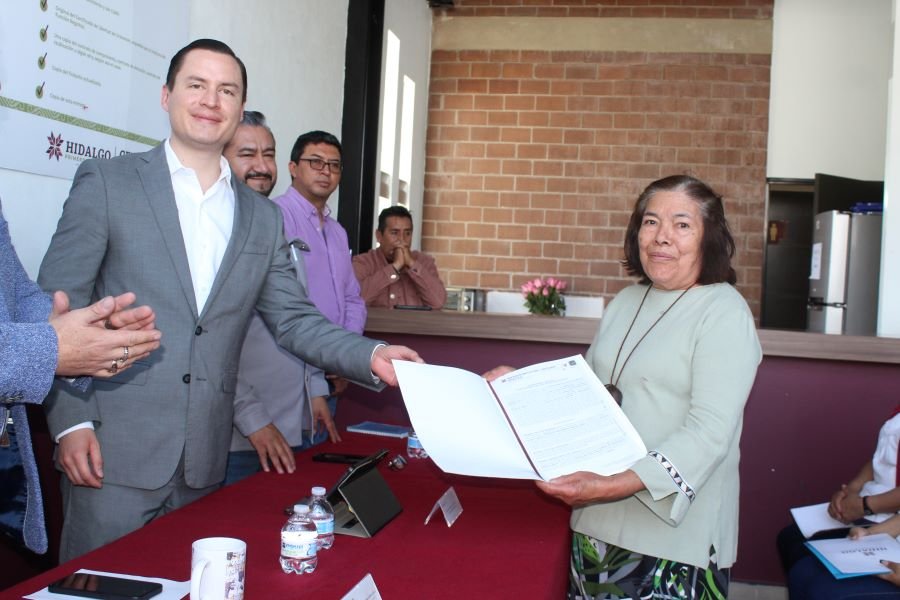 Cevi Entrega Escrituras Que Amparan su Propiedad a 28 Familias