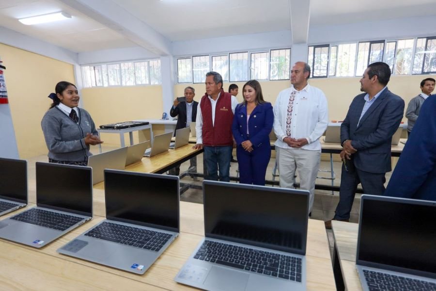 Comunidad Educativa Recibe 4.8 Millones de Pesos Para Equipamiento en Talleres