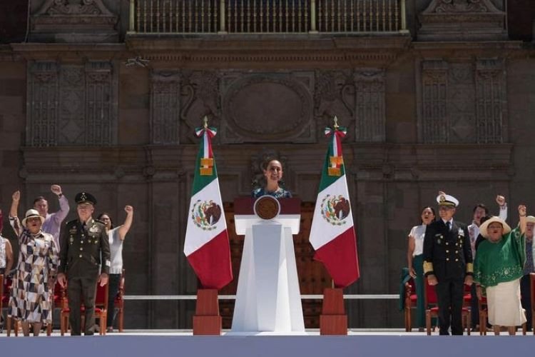 Demostramos que el pueblo de México es mucha pieza; juntas y juntos somos más: Presidenta ante más de 350 mil mexicanos en el Zócalo