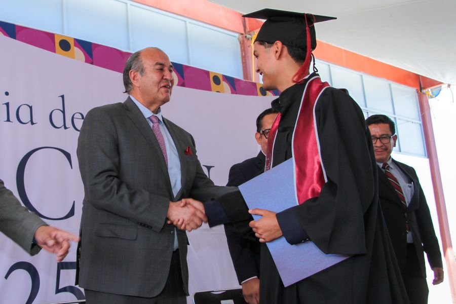 Entregan Títulos Profesionales y Registros Estatales a Egresados de la UPT