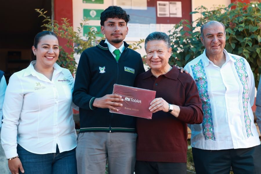 Julio Menchaca fortalece el sistema educativo y la infraestructura pública de Chapulhuacán