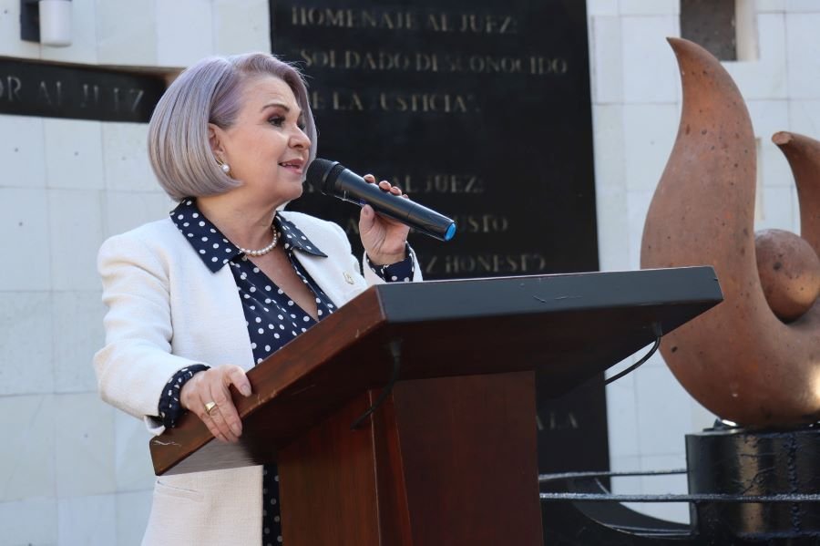 Llama Rebeca Aladro a Juzgadores a Fortalecer el Sistema Judicial