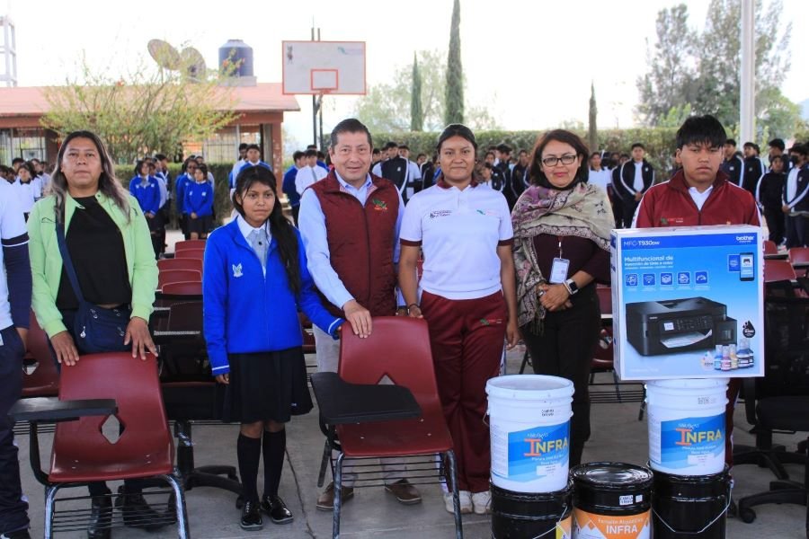 CECyTEH Plantel Ixmiquilpan Recibe Mobiliario Para Aulas y Oficinas, Equipo de Cómputo y Pintura