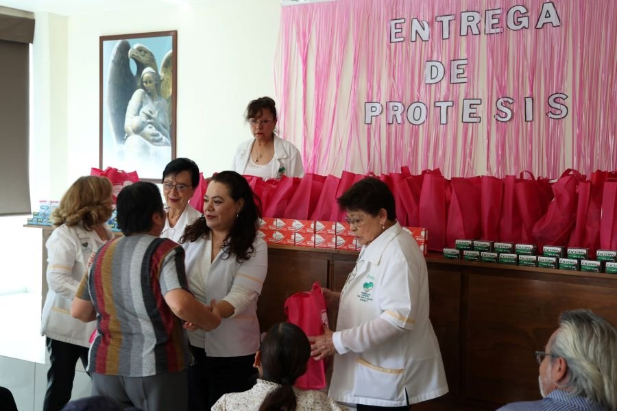 Entregan Voluntarias del IMSS Hidalgo Prótesis Mamarias a Mujeres Que Lo Necesitan