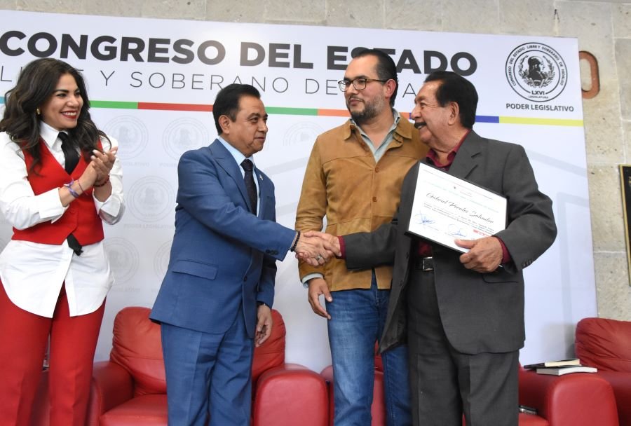 Familiares del General Felipe Ángeles Presentan Libro en el Congreso del estado