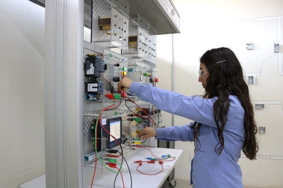 ITESHU Impulsa la Sostenibilidad Con la Ingeniería en Energías Renovables