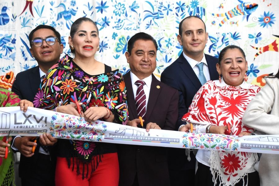 Inicia Exhibición del Tenango Más Grande del Mundo En El Congreso del Estado