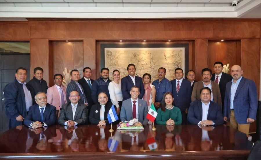Recibe Alcaldesa Lorena García Cázares Visita del Embajador de Nicaragua en Tulancingo