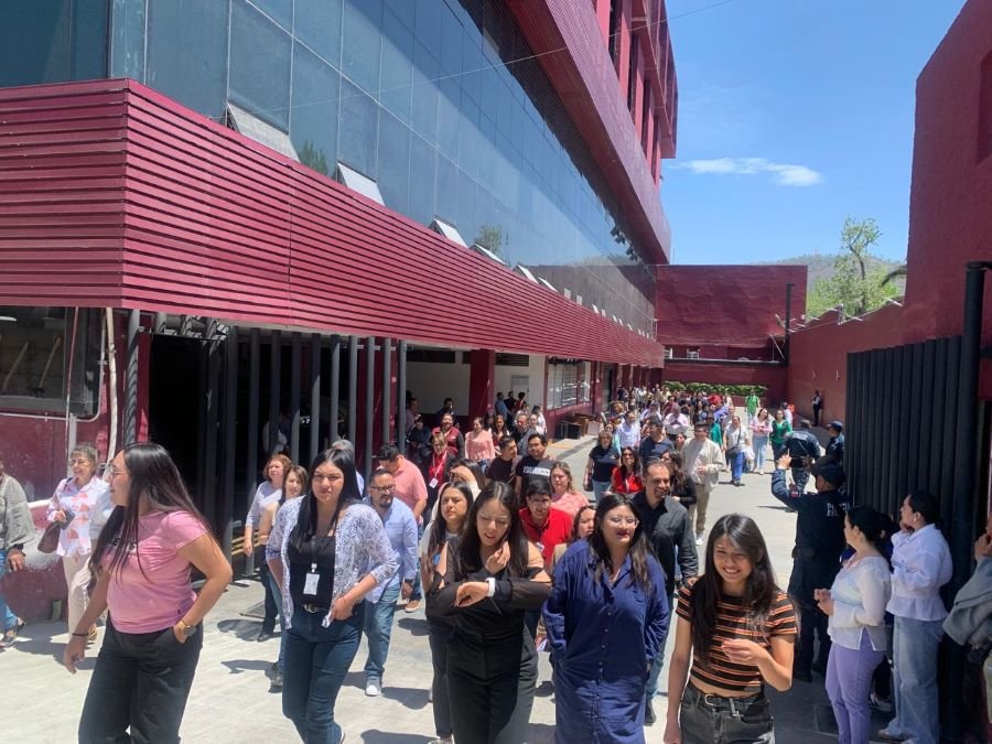 Servidores públicos fueron evacuados del Edificio de Gobierno