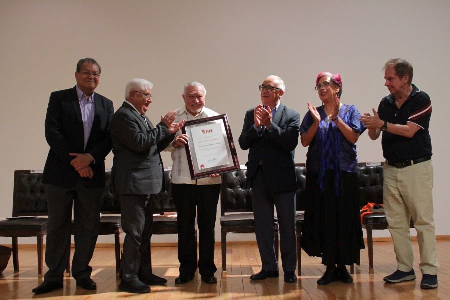 UAEH Reconoce y Celebra la Trayectoria Literaria de Agustín Monsreal