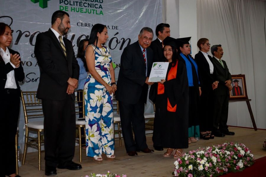Universidad Politécnica de Huejutla Celebra Graduación de 85 Estudiantes