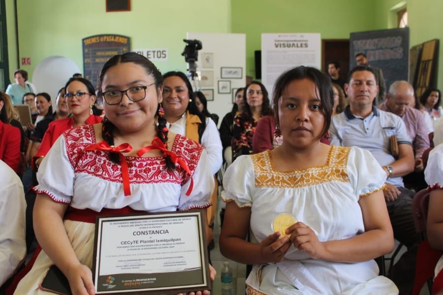 CECyTE Hidalgo Galardonado Con La Medalla al Mérito a Favor de la Diversidad Cultural