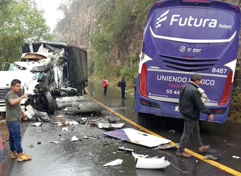Choque en la México-Pachuca Tráiler Contra Autobús. Saldo dos Muertos