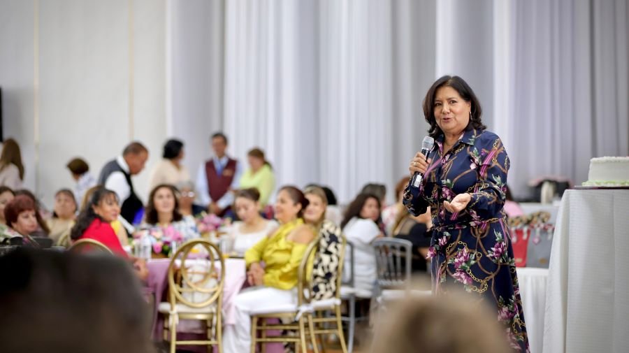 Edda Vite Reconoce El Papel de las Mujeres Madres de Familia Como Pilares de la Asistencia Social