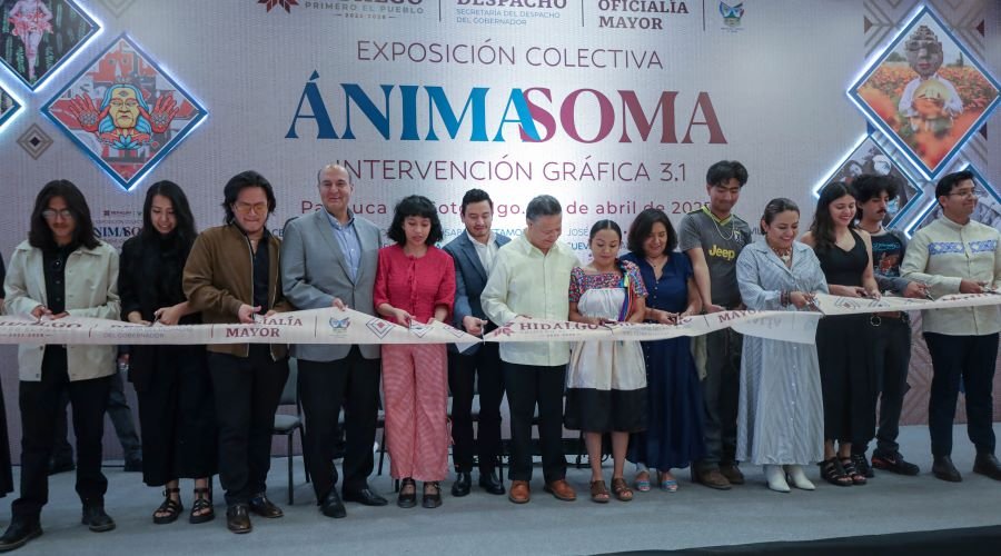 Julio Menchaca Inauguro la Exposición Colectiva Anima Soma Intervención Gráfica 3.1 en el Edificio de Gobierno