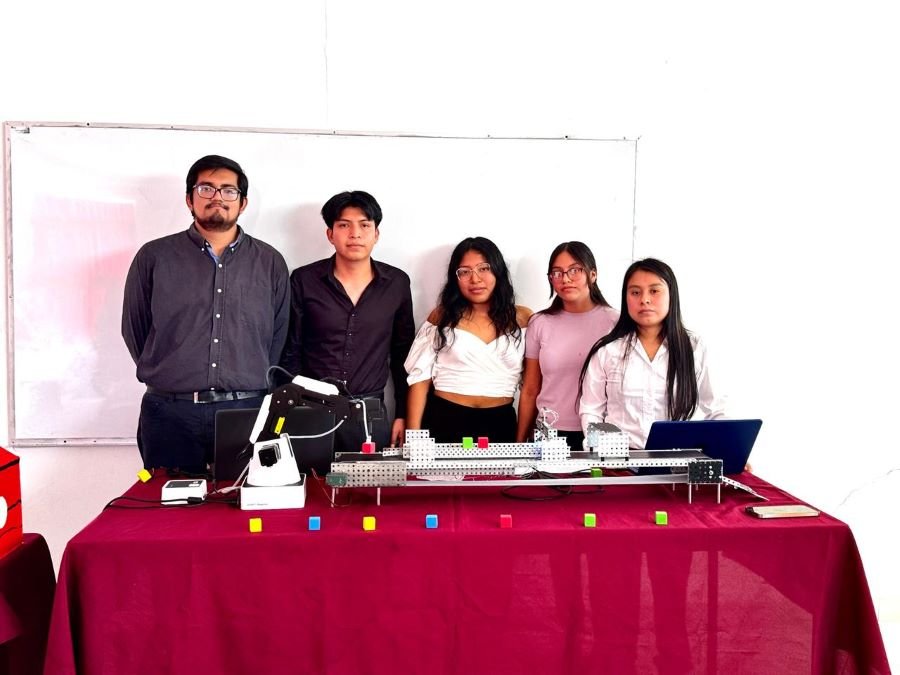 Estudiantes de la UPH Presentan Proyectos Que Contribuyen al Desarrollo Económico y Social