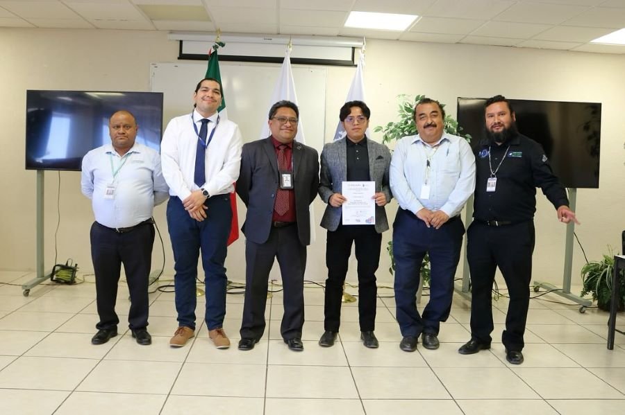 Estudiantes de la UPMH Proyectos de Energía Renovable