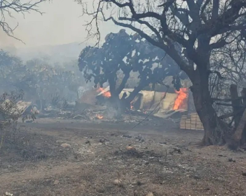 Incendio en San Andrés, Municipio de Actopan, Provoco Destrucción de una Vivienda y más de 30 Hectáreas y Desalojo de Decenas de Vecinos.