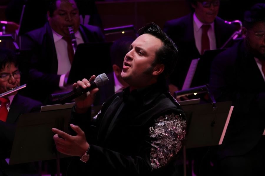 OSUAEH Festeja a Mamá Con Homenaje a José José