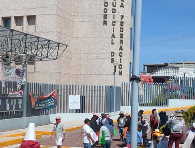 Pobladores del Valle del Mezquital Bloquean el Poder Judicial de la Federación (PJF) y el Congreso del Estado de Hidalgo.