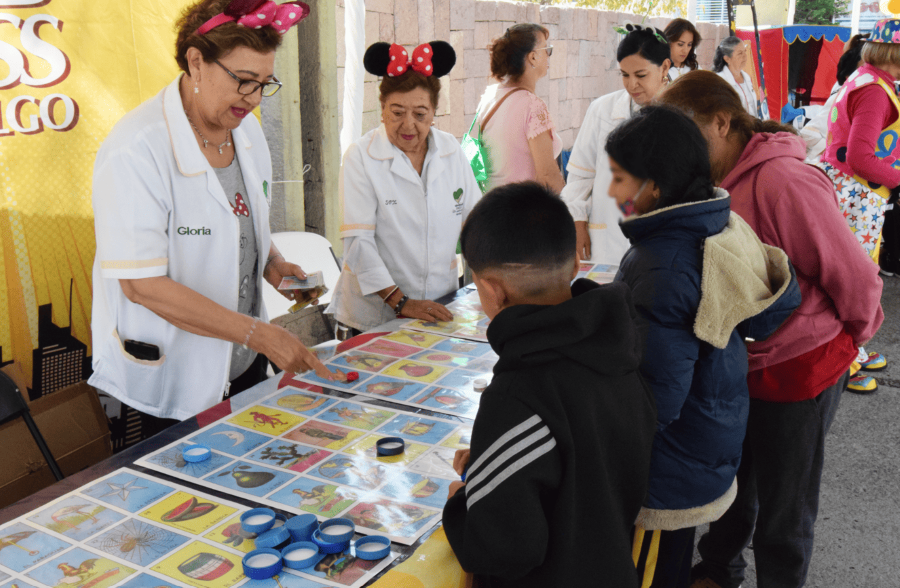 Voluntariado del IMSS Hidalgo celebra Día de la Niña y el Niño con entrega de juguetes en unidades médicas