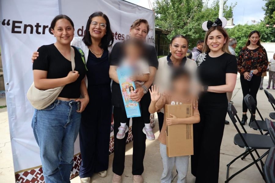 Entrega de Juguetes Para La Infancia Con Discapacidad la Alcaldesa  de Tulancingo Lorena García