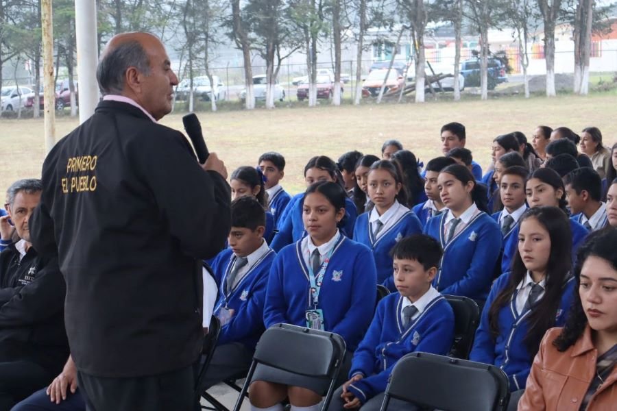 Más de 2 mil Estudiantes Reciben Mobiliario en Metztitlán y San Agustín Metzquititlán