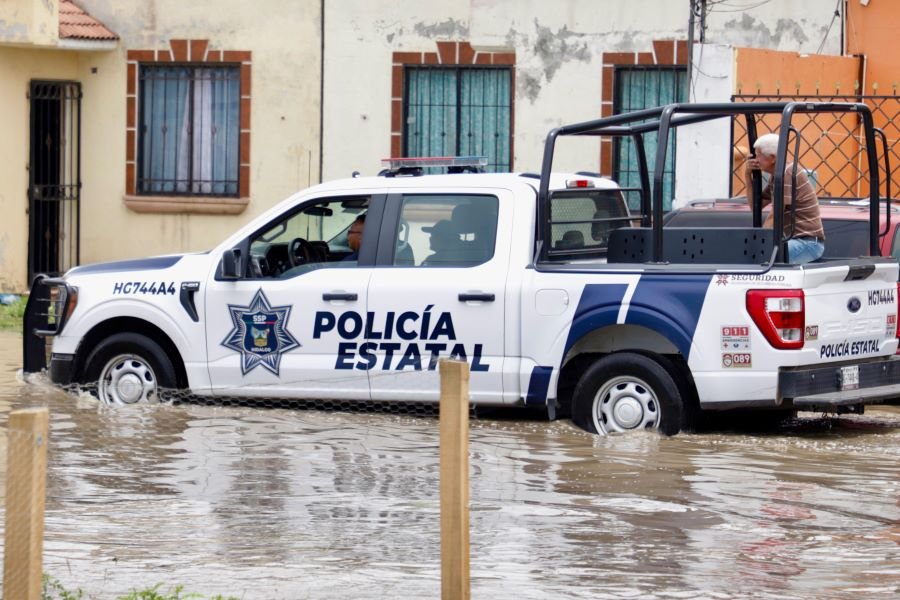 Policía Estatal y Bomberos Continúan Labores de Auxilio en la Colonia Tuzos