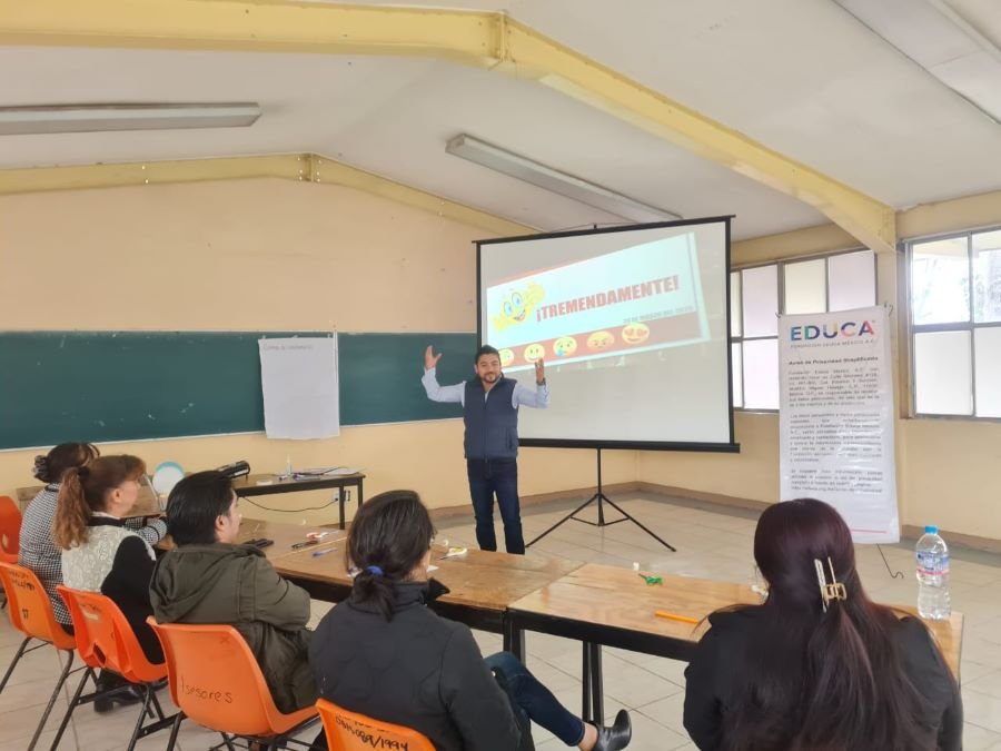 Psicólogo de La UTHH Obtiene Certificación en Facilitación de Sesiones Socioemocionales