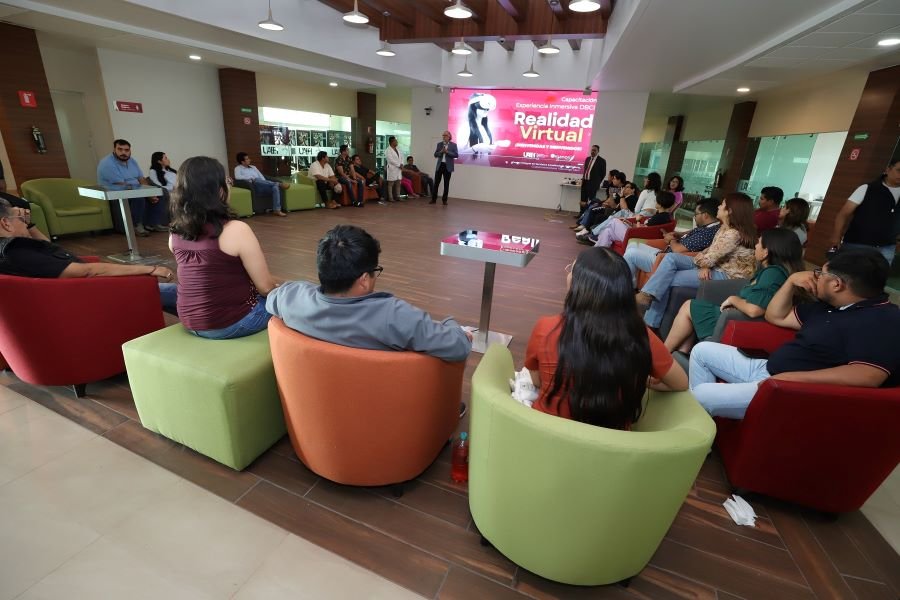 Reciben Universitarios de Icap Capacitación en Realidad Virtual