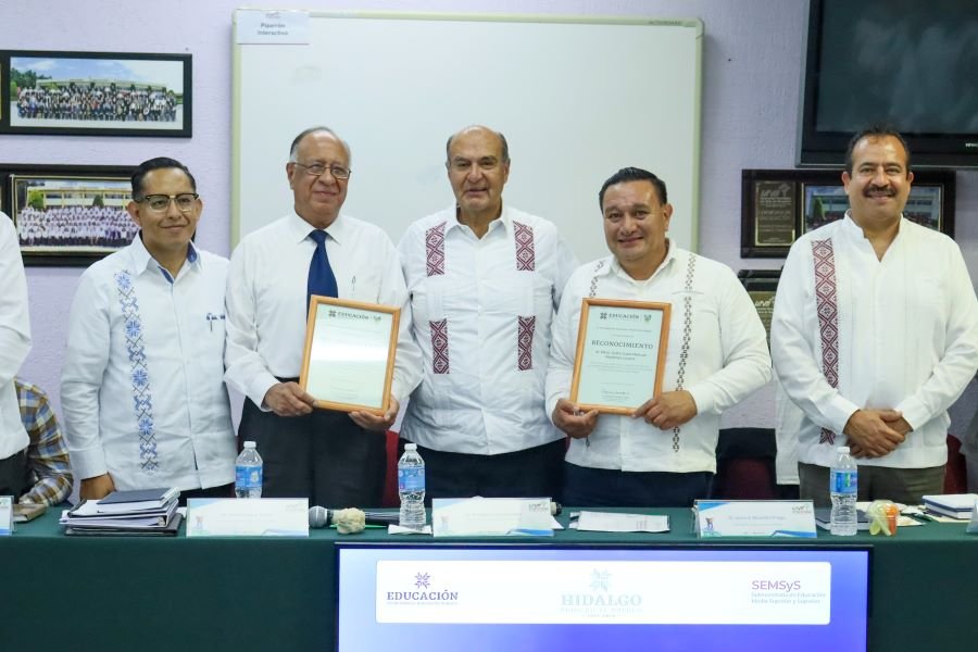 Reunión de 21 Rectores y Directores de Universidades e Institutos de Educación Superior en la UTVM