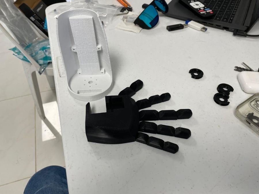 Estudiantes de la UPH Desarrollan Prótesis y Sillas de Ruedas Para Caninos