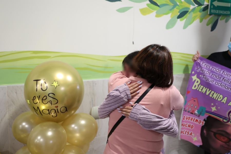 Gracias a OncoCREAN del IMSS Hidalgo, Angélica Toca la Campana de la Victoria