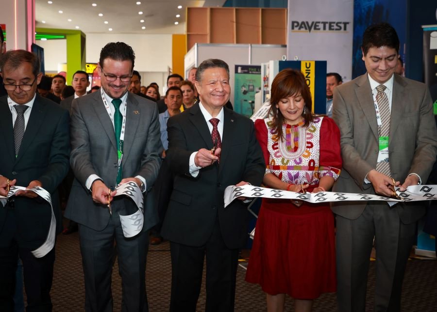 Julio Menchaca impulsa alianzas estratégicas en el XIV Seminario de Ingeniería Vial 2025