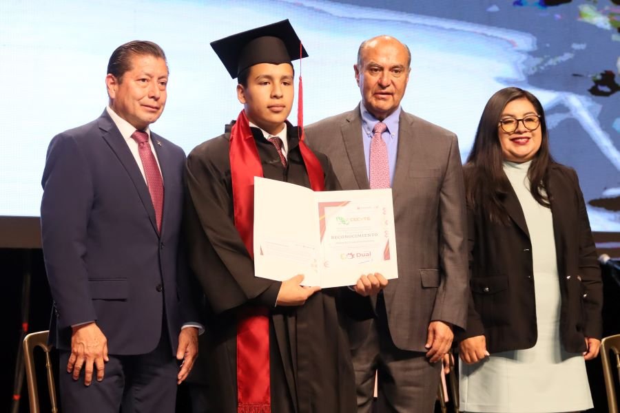 850 egresados del CECyTEH, Plantel Omitlán e Ixmiquilpan Recibieron certificados de Diversas Carreras