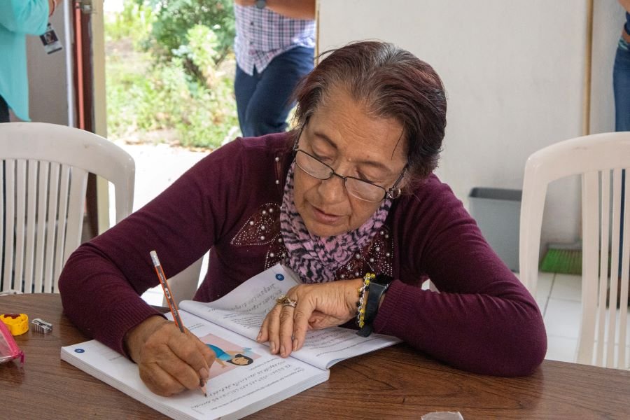 Traza Meta IHEA Alfabetizar a 2 Mil 500 Hidalguenses