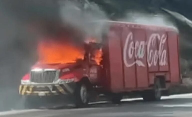 Se incendia Camión del Grupo Rica, Coca Cola en el Corredor de la Montaña