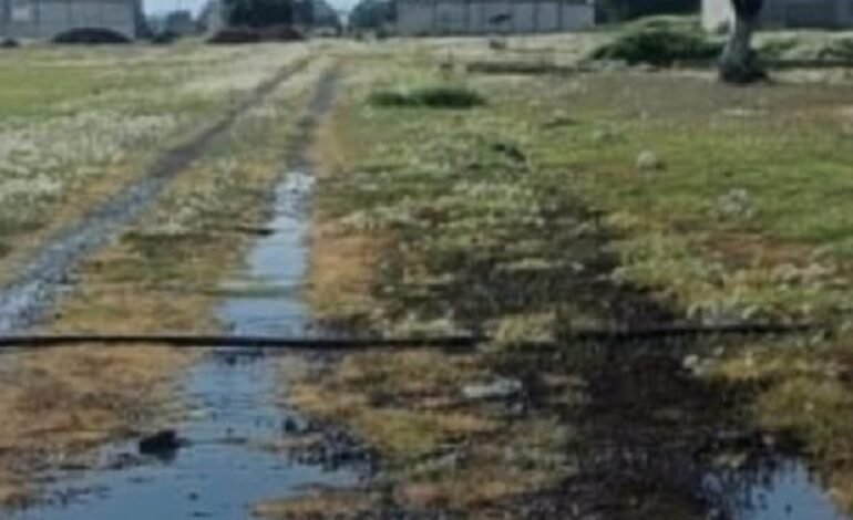 Fuga de Combustible en Toma Clandestina Conectada a Ducto de Petróleos Mexicanos en Santiago Tlapacoya