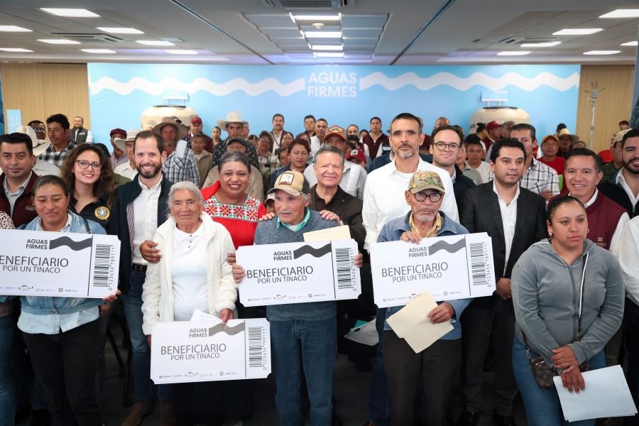 Julio Menchaca Salazar, Acompañó a Grupo Modelo en la Entrega de 700 Tinacos, en Beneficio de Familias de Apan.