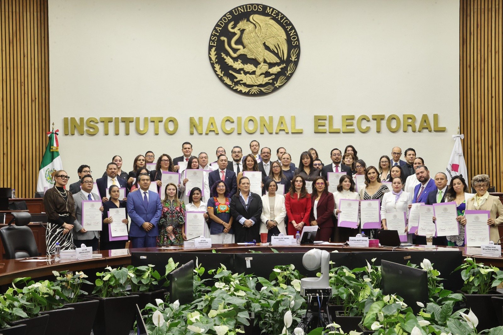 INE Entrega Constancias de Mayoría a 45 Personas Juzgadoras de Distrito y Magistraturas de Circuito