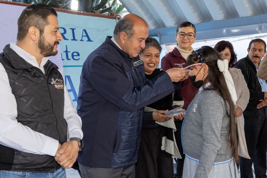 Más de 21 Mil Estudiantes Recibieron Lentes Gratuitos Como Parte Del Programa “Ver Bien Para Aprender Mejor”.