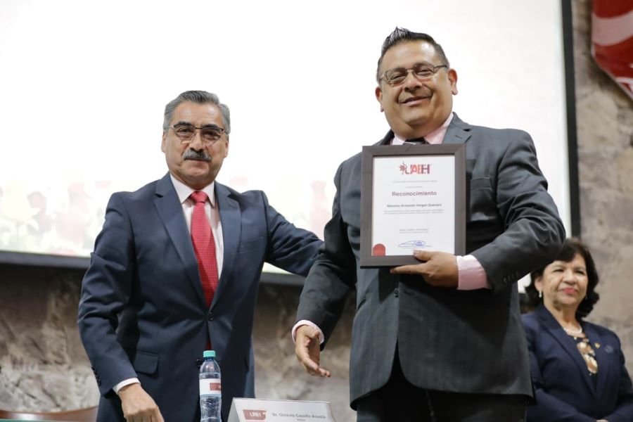 Vicente Martínez Alpuente Toma la Batuta de la OSUAEH